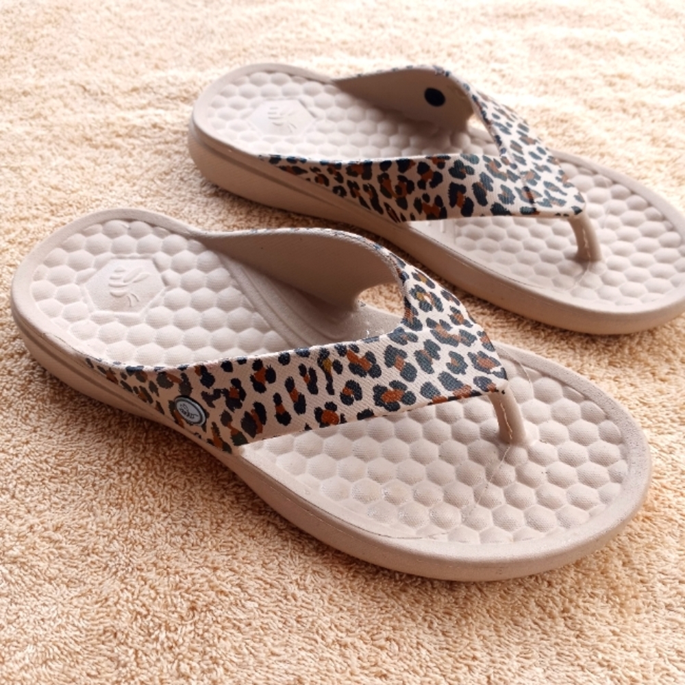 NWOT Joybees Animal Print Sandals